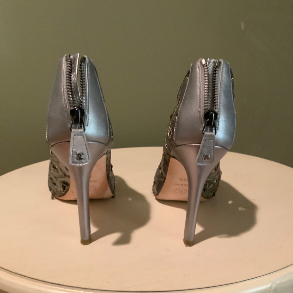 Shoes - Picture 3 of 7